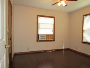 Building Photo - 1008 N Bradley St