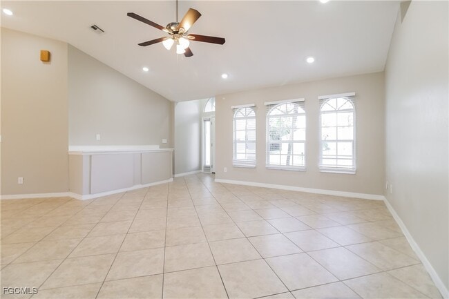 Foto del edificio - 8332 Caloosa Rd
