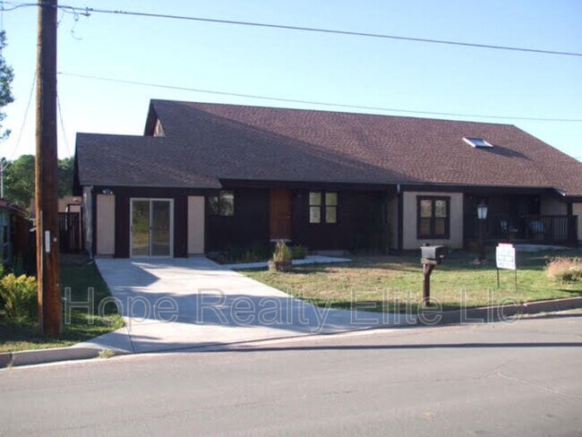 Building Photo - 710 N 24th St