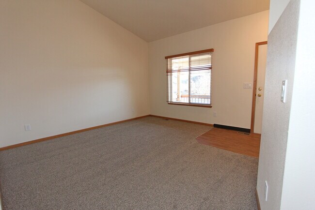 Foto del edificio - 3639 Mayflower Ct