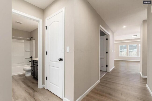 Building Photo - 4859 Amber Xing Dr