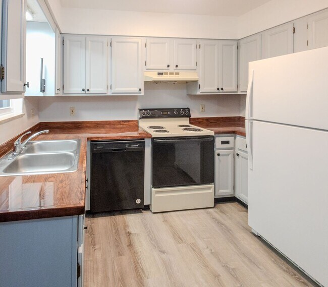 Foto del edificio - 5-11 11 Estates Dr