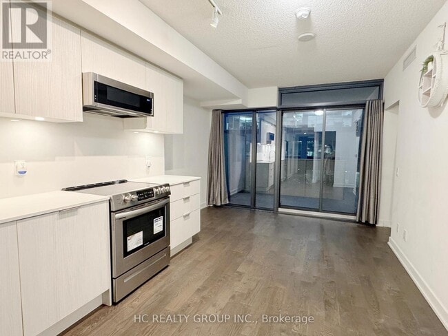 Building Photo - 25 Richmond St E