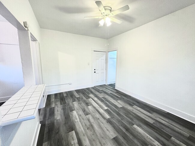Foto del edificio - 1278 N Wilton Pl