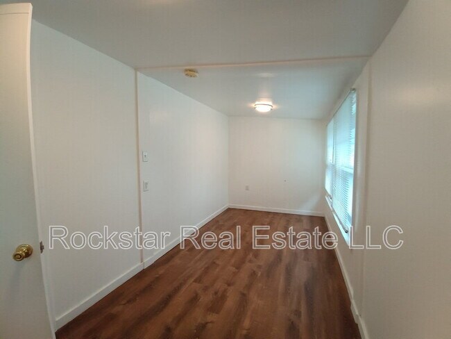 Foto del edificio - 1524 W Gardner Ave