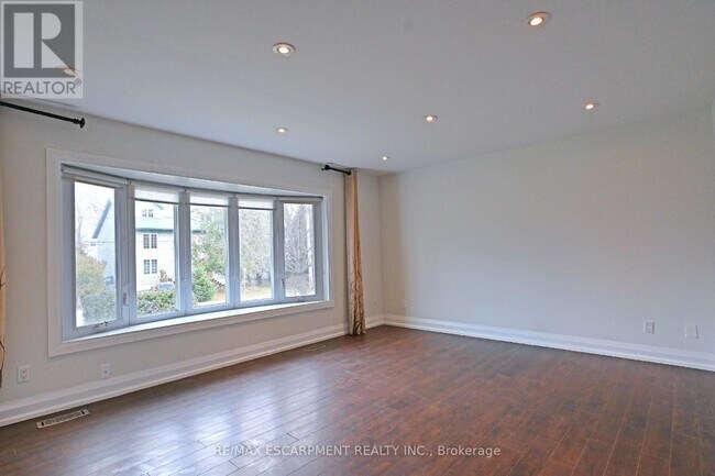 Building Photo - 2313 Fassel Ave