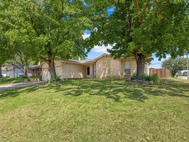 Building Photo - 915 Lemontree Dr