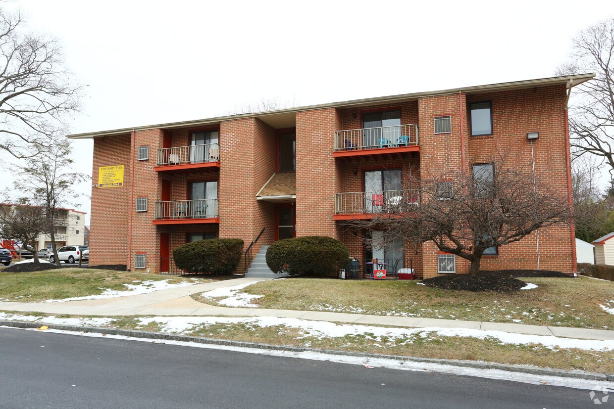 Primary Photo - 741 S Walnut St