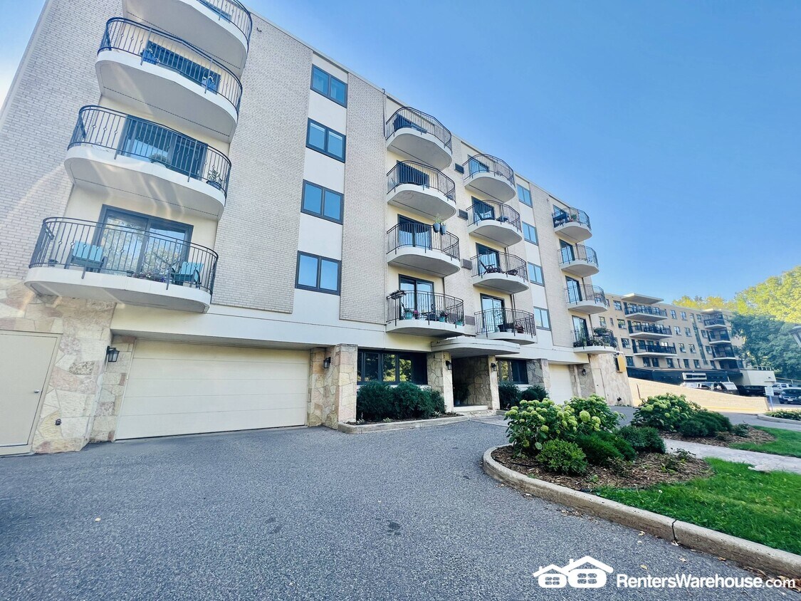 Foto principal - 2928 Dean Pkwy