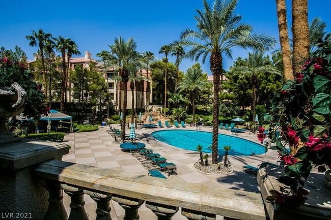 Building Photo - 210 E Flamingo Rd