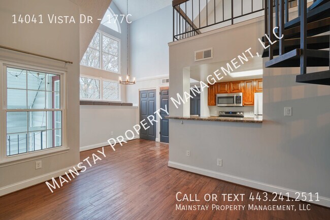 Building Photo - Beautiful 1 Bedroom Condo W/ Bonus Loft Sp...