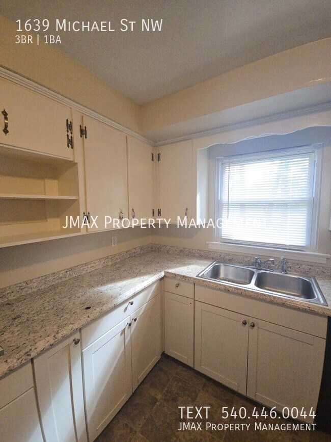 Foto del edificio - 1639 Michael St NW