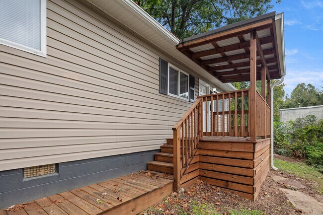 Foto del edificio - Renovated Cottage - Central West Asheville...