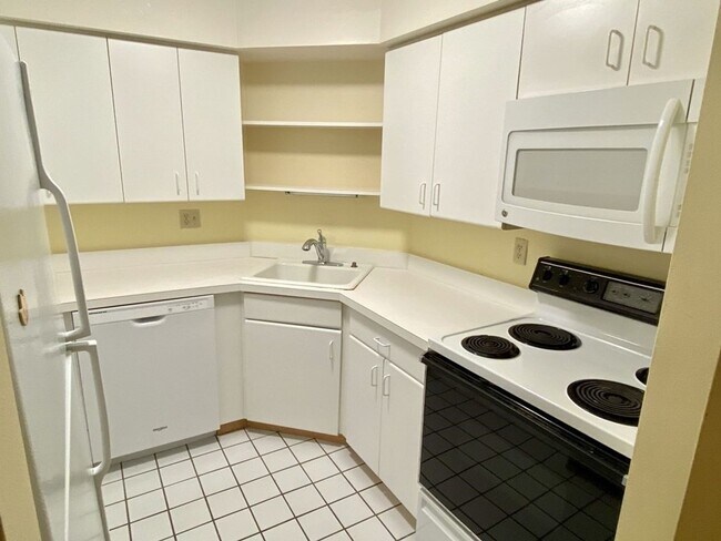 Foto del edificio - BROOKLINE VILLAGE 2 BED/1.5 BATH WITH GARA...
