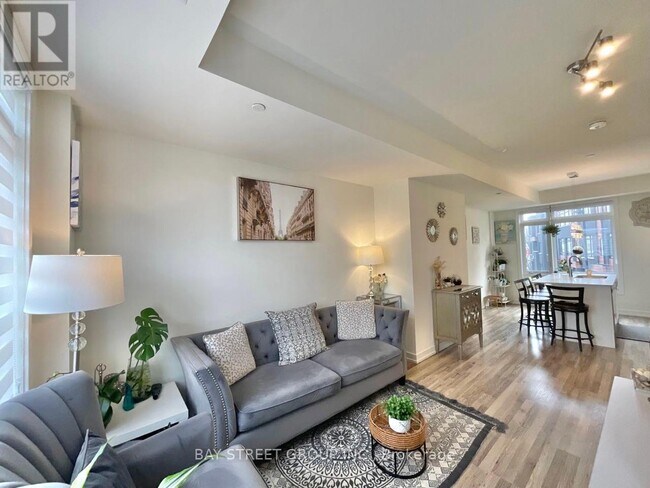 Photo du bâtiment - 370 G-370 Red Maple Rd