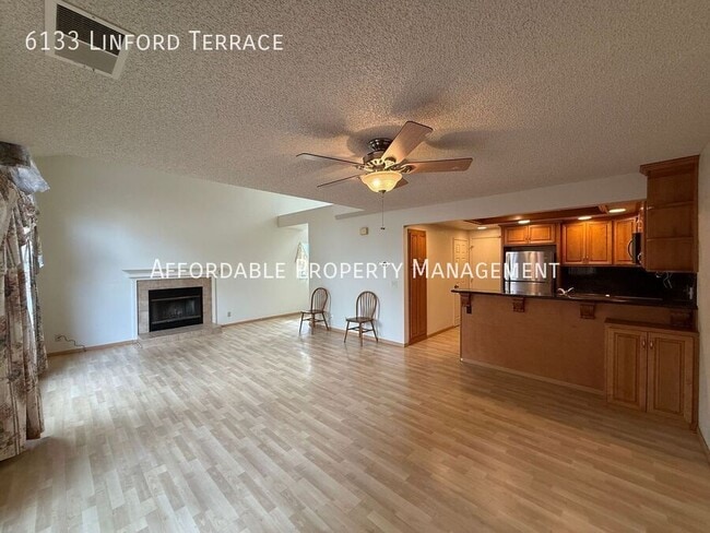Foto del edificio - 6133 Linford Terrace