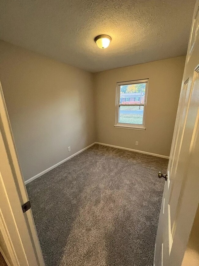 Building Photo - 3801 Carpenter Dr