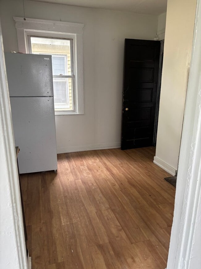 Building Photo - Charming 3-bedroom home, ready for you!