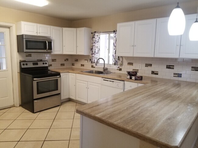 Foto del edificio - Spacious 3 Bedroom Home in Winter Haven