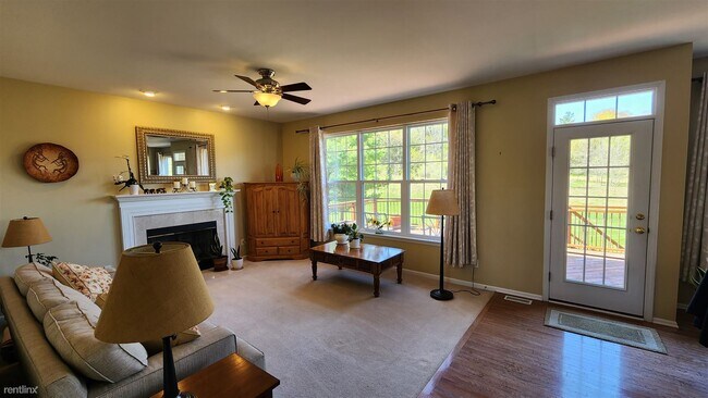 Building Photo - 4 br, 2.5 bath House - 7071 Wilson Dr