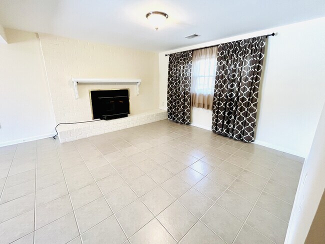 Foto del edificio - 4019 Forge Dr