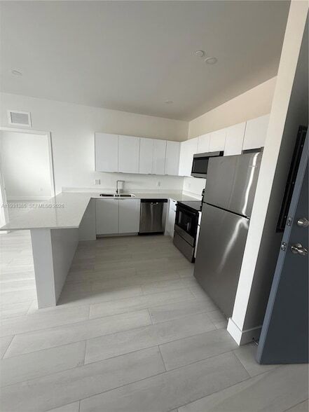 Foto del edificio - 1091 E 17th St