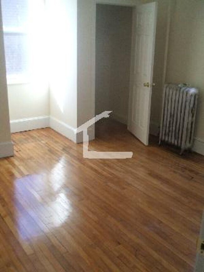 Building Photo - Nicely updated 3 bed near Coolidge Corner and BU!