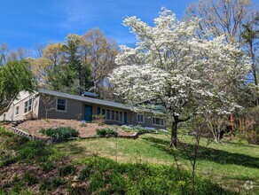 Building Photo - 97 Oak Terrace