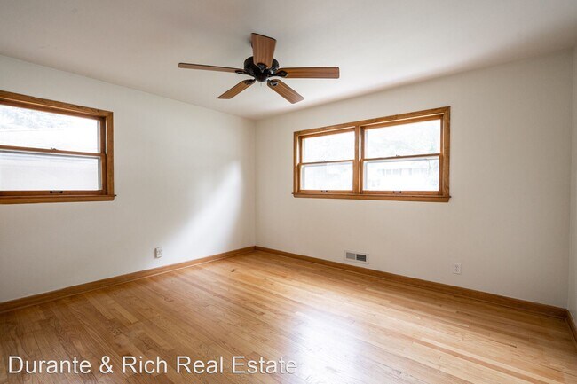 Building Photo - 3 br, 1 bath House - 422 Gascoigne Drive