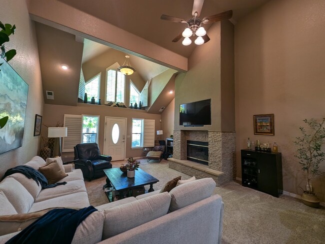 Building Photo - 102 C Racquet Dr