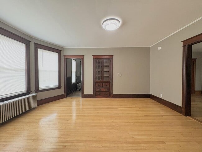 Building Photo - 203-205 Pine St Apt 5