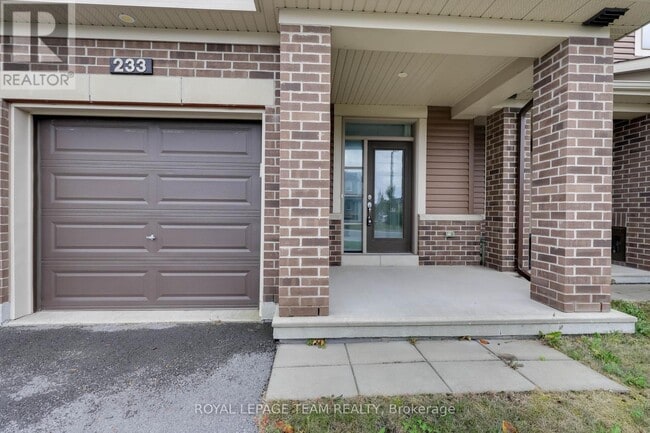 Building Photo - 233 Kimpton Dr