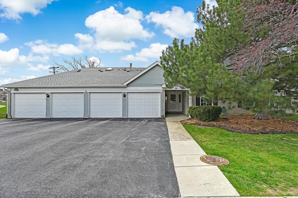 201 Memory Ln, Westmont, IL 60559 Townhome Rentals in Westmont IL