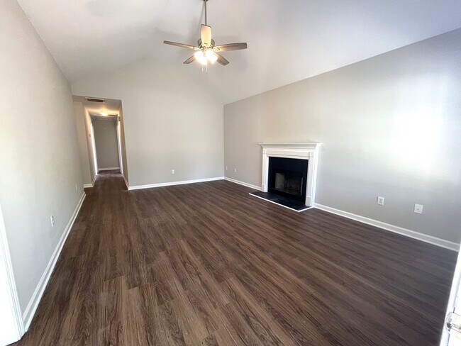 Foto del edificio - Newly Renovated 3br in East Athens, Available Mid June 2025