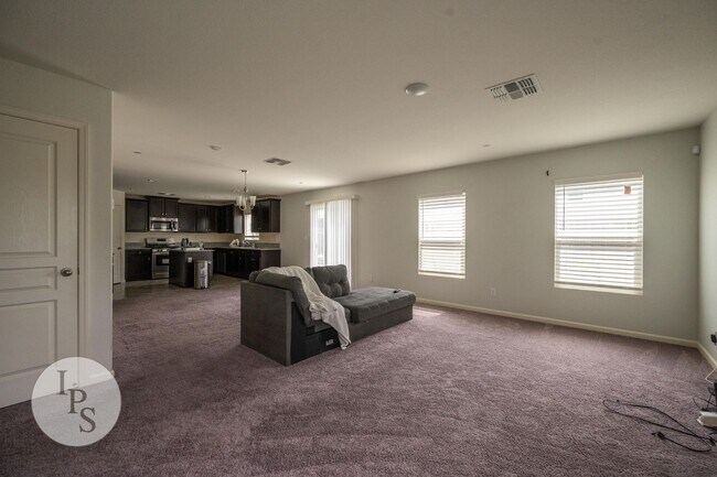 Foto del edificio - Sanger 2-Story Home, SOLAR!!!  4BR/2.5BA, ...