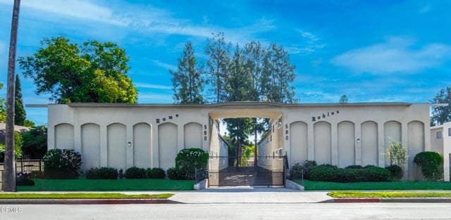 Foto del edificio - 580 N Los Robles Ave
