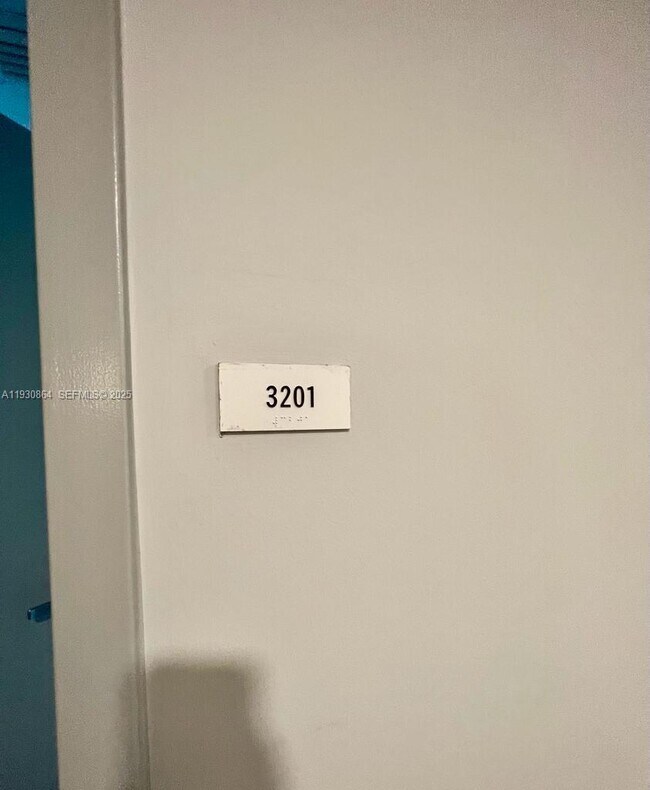 Building Photo - 300 S Biscayne Blvd