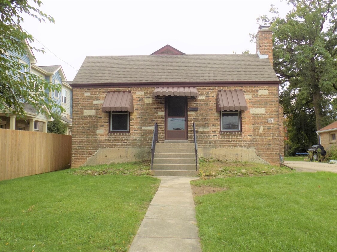 33 Clay Ave, Highwood, IL 60040 House Rental in Highwood, IL