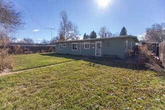 Building Photo - 830 Balsam Ln