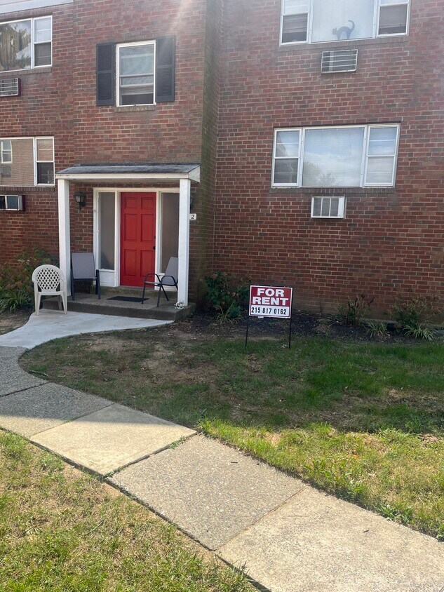 Foto principal - 512 Philmar Ct