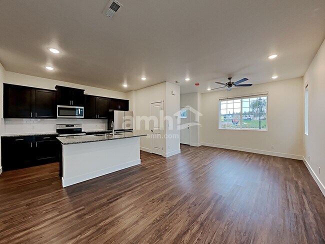 Building Photo - 33174 Ten Trails Parkway SE