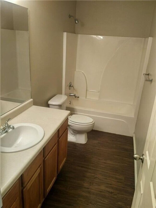 Foto del edificio - 252-252 Graystone Cir