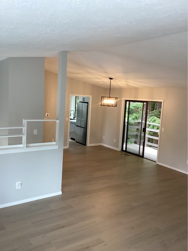 Building Photo - 13813 NW Pali St