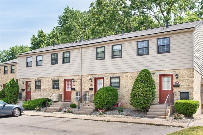 Building Photo - 37 Chartwell Ct