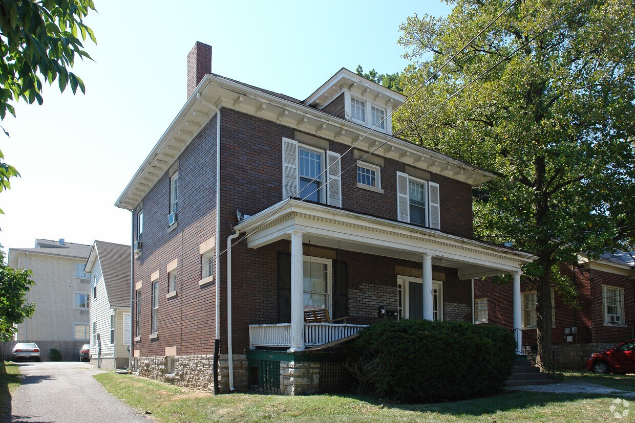 Primary Photo - 114 University Ave