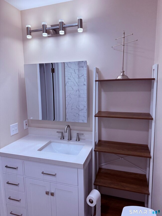 Foto del edificio - 41 1/2 Cedar Crest Pl