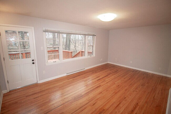 Building Photo - 2203 Bear Creek Dr