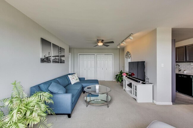 Foto del edificio - 3410 N Lake Shore Dr