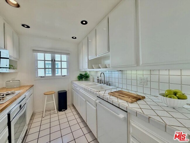 Foto del edificio - 1123 Flores St