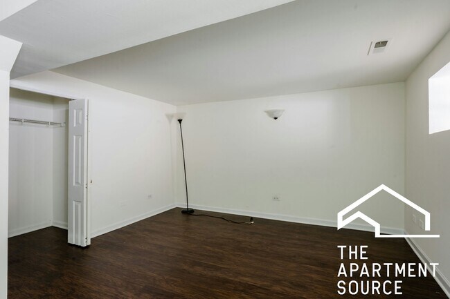 Foto del edificio - 2833 W Medill Ave